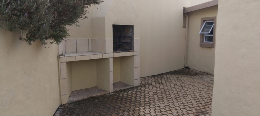 To Let 3 Bedroom Property for Rent in Island View Western Cape